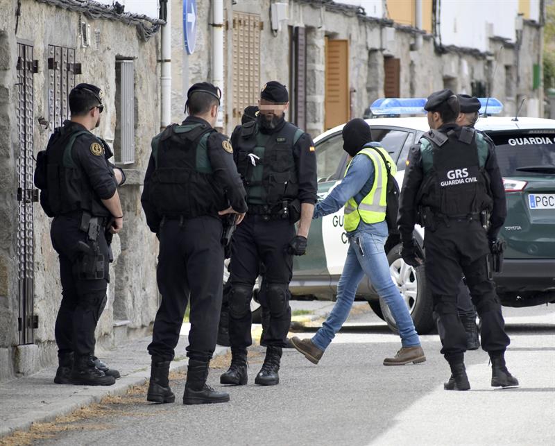 Dos detenidos en Segovia vinculados con el yihadista arrestado el sábado Dos detenidos en Segovia vinculados con el yihadista arrestado el sábado