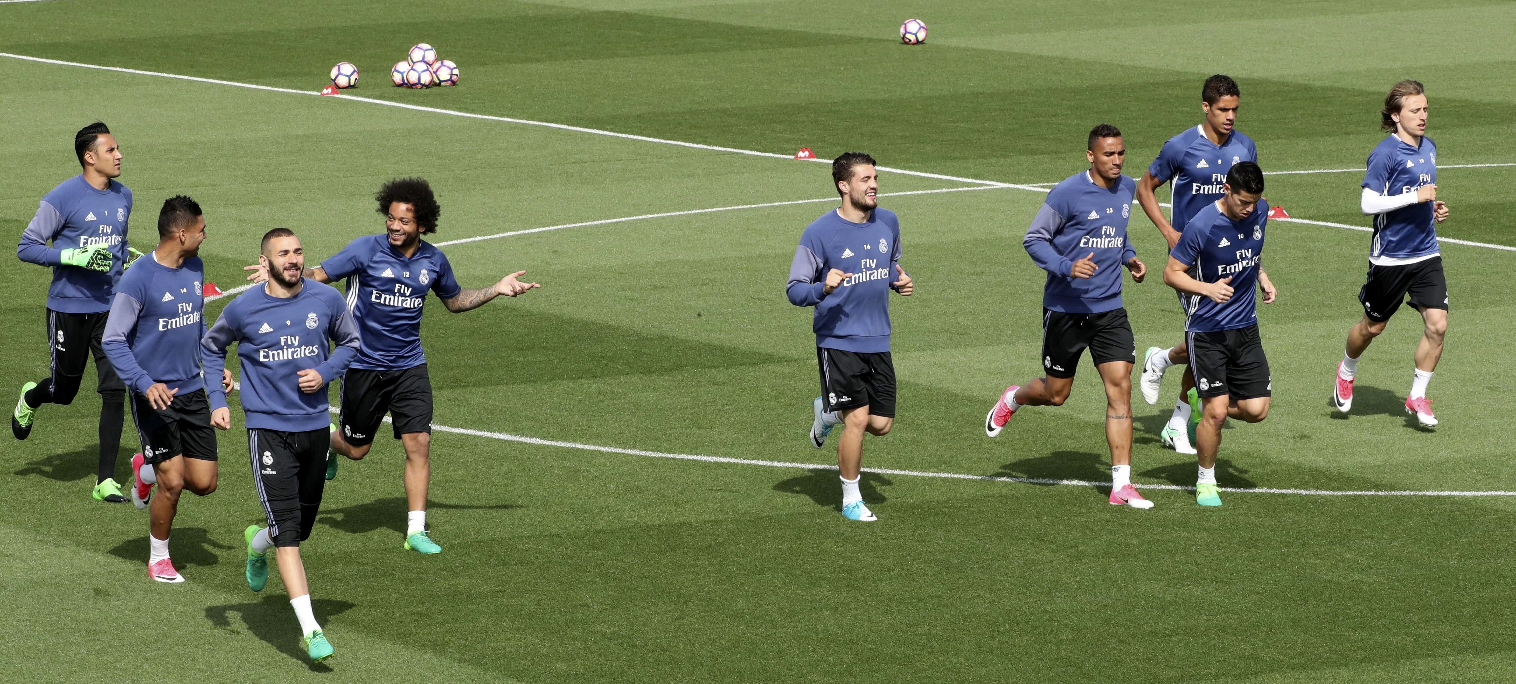 Varane completa otro entrenamiento con el grupo y podría ser titular en Riazor Varane completa otro entrenamiento con el grupo y podría ser titular en Riazor