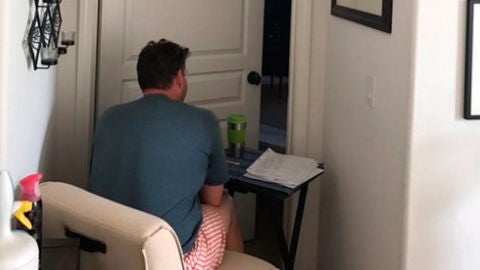 La historia de amor de un matrimonio que ha dado la vuelta al mundo por una foto de su hija en Twitter