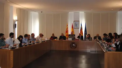 Vila-real va celebrar ahir a la vesprada el ple corresponent a la sessió del mes d'abril. Vila-real interposarà un recurs contenciós perquè el ministeri revalore l'estratègia EDUSI. L'ajuntament pretén que es torne a revisar la primera proposta, rebutjada pel ministeri.