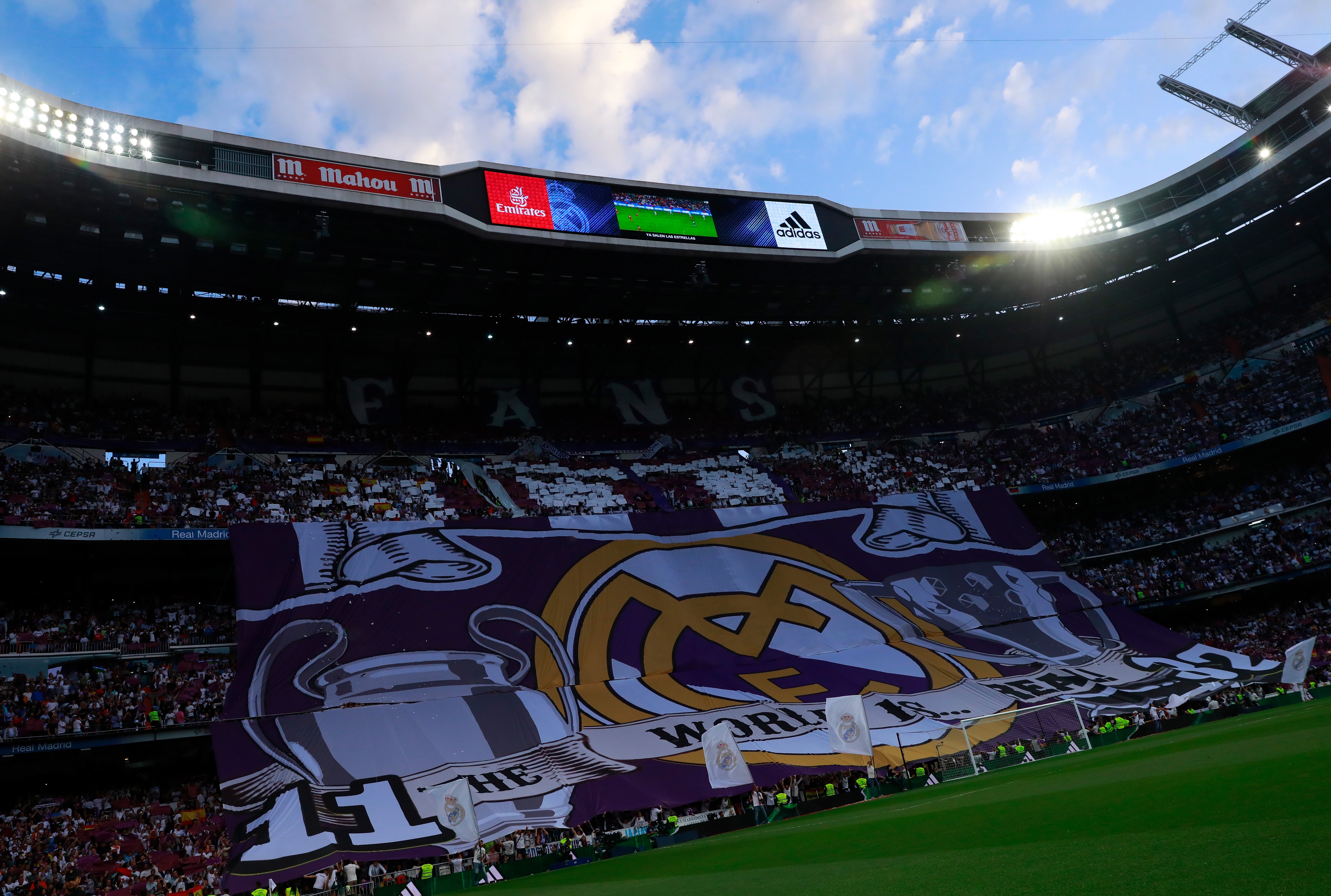 El Real Madrid retira 357 abonos por la reventa en El Clásico El Real Madrid retira 357 abonos por la reventa en El Clásico
