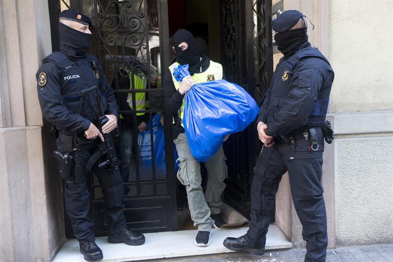 Cuatro de los nueve detenidos en Barcelona, relacionados con los atentados de Bruselas Cuatro de los nueve detenidos en Barcelona, relacionados con los atentados de Bruselas