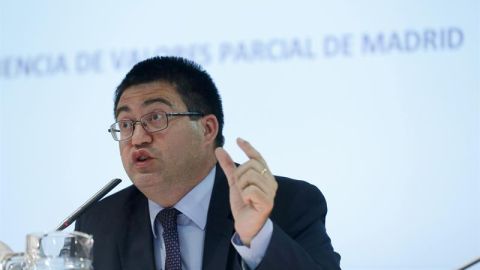 El hasta ahora delegado de Econom&iacute;a y Hacienda, Carlos S&aacute;nchez Mato, Izquierda Unida, ha sido cesado por la alcaldesa de Madrid, Manuela Carmena, y al frente de Hacienda se coloca Jorge Garc&iacute;a Casta&ntilde;o, seg&uacute;n han informado fuentes municipales. 