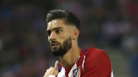 Carrasco se duele del hombro antes de retirarse Carrasco se duele del hombro antes de retirarse