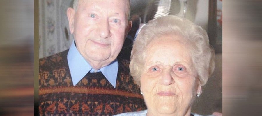 Con 96 y 97 años, Joyce y Frank posan juntos Con 96 y 97 años, Joyce y Frank posan juntos