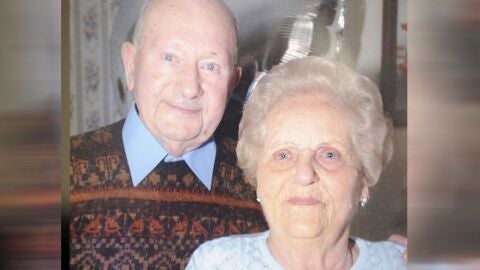 Con 96 y 97 a&ntilde;os, Joyce y Frank posan juntos