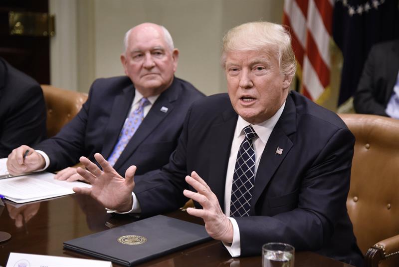 Trump se retracta en su retirada del Tratado de Libre Comercio con Canadá y México Trump se retracta en su retirada del Tratado de Libre Comercio con Canadá y México