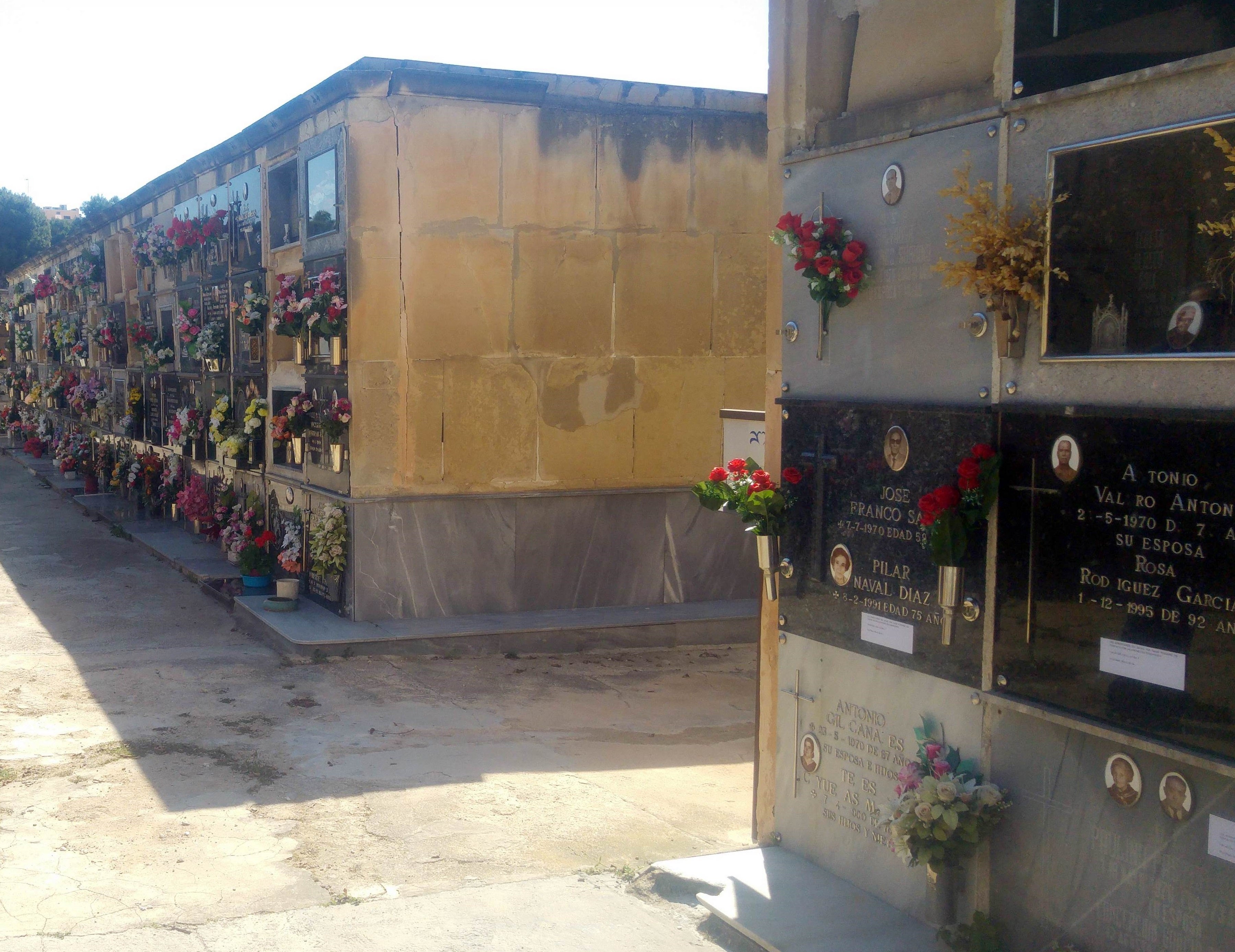 Hallan el cadáver momificado de un hombre en la tumba de una 'niña robada' en Valencia Hallan el cadáver momificado de un hombre en la tumba de una 'niña robada' en Valencia