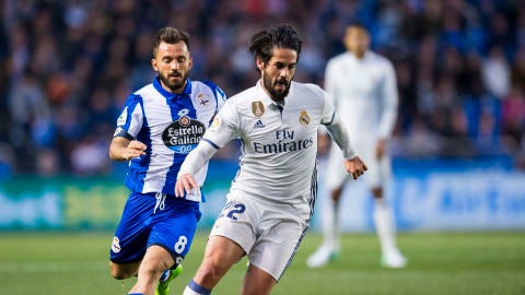 Isco controlando el bal&oacute;n