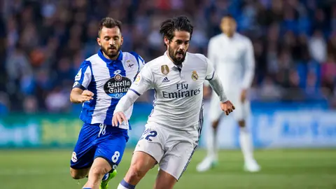 Isco controlando el balón Isco controlando el balón