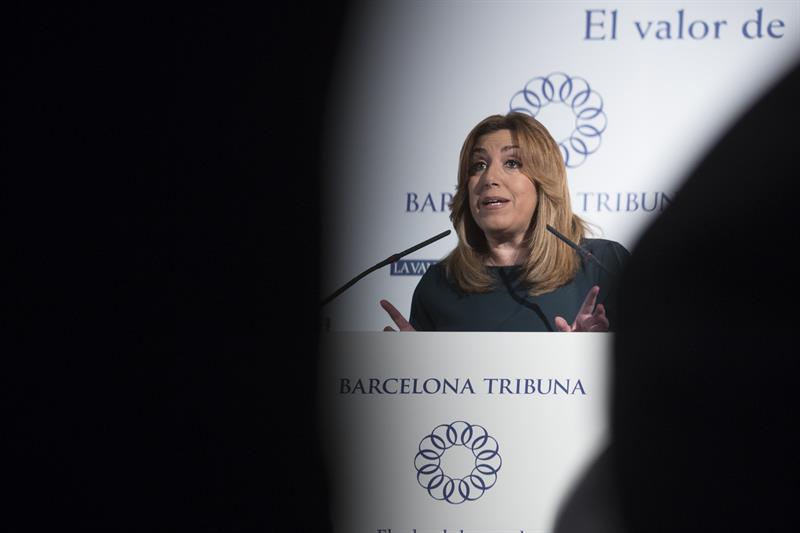 Susana Díaz dice que no habrá referéndum y que eso lo sabe hasta el propio Puigdemont Susana Díaz dice que no habrá referéndum y que eso lo sabe hasta el propio Puigdemont