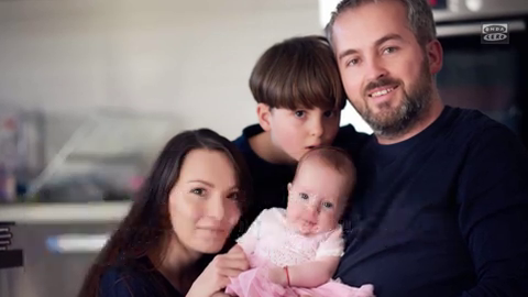 Bruselas pide un permiso de 4 meses adicional, intransferible y retribuido para que padres y madres cuiden de sus hijos Bruselas pide un permiso de 4 meses adicional, intransferible y retribuido para que padres y madres cuiden de sus hijos
