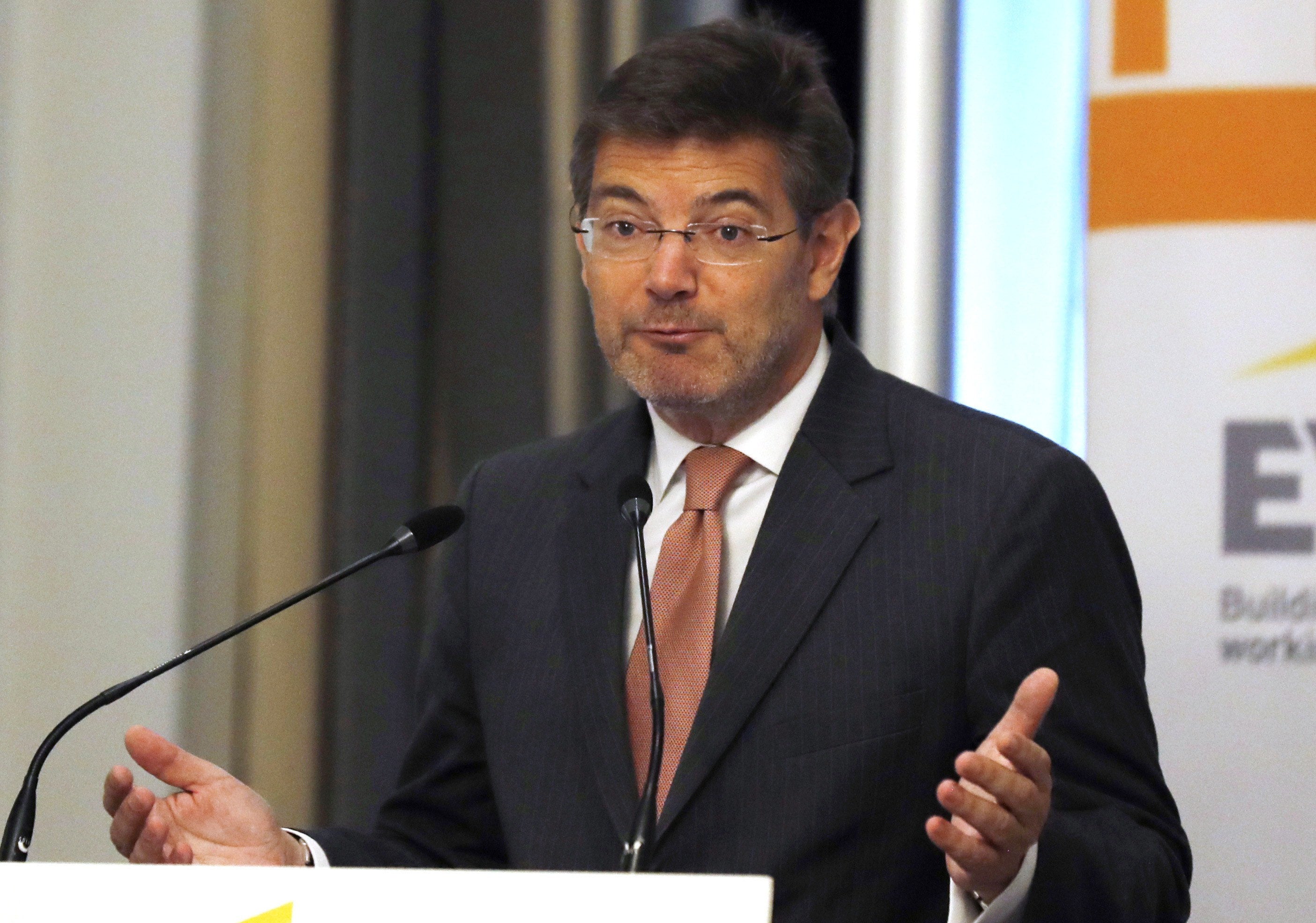 Rajoy llamó a Catalá para decirle que "estas cosas pasan" tras difundirse el SMS con González Rajoy llamó a Catalá para decirle que "estas cosas pasan" tras difundirse el SMS con González
