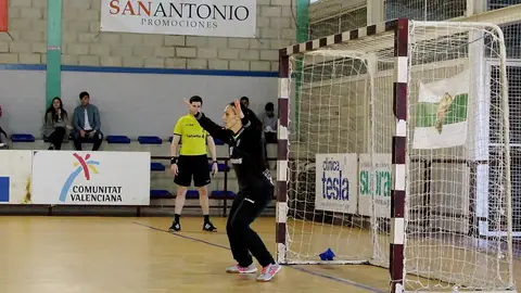 La portera Llanos Trigueros está completando una gran temporada con el Mustang. Entrevista a Llanos Trigueros, portera del Club Balonmano Elche Mustang