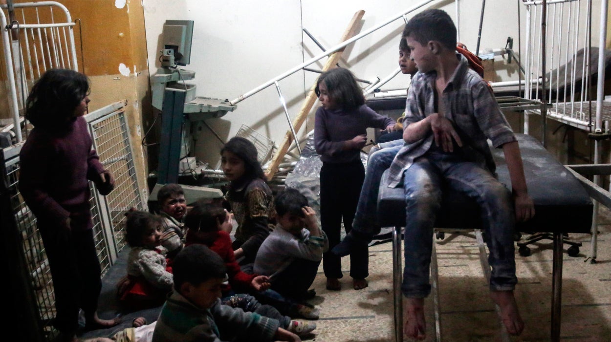 Al menos seis muertos por un supuesto bombardeo ruso contra un hospital en Siria Al menos seis muertos por un supuesto bombardeo ruso contra un hospital en Siria