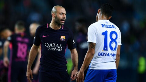 Mascherano se enfrenta a Rosales