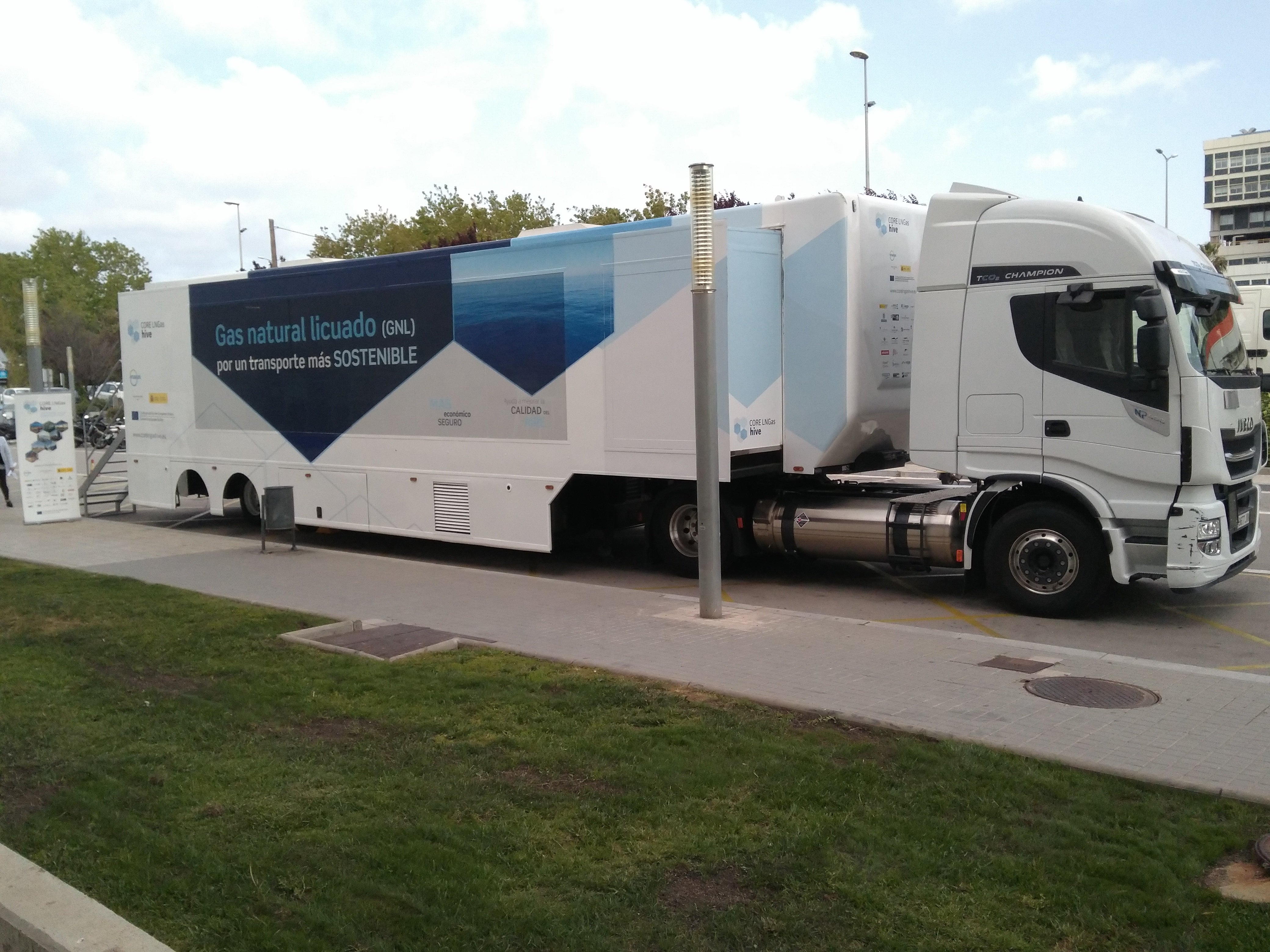 Una exposición itinerante da a conocer el uso del gas natural licuado como combustible Una exposición itinerante da a conocer el uso del gas natural licuado como combustible