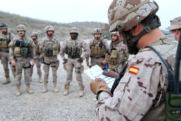 El Ejército de Tierra investiga el hallazgo de gusanos en la comida de un cuartel de Cádiz El Ejército de Tierra investiga el hallazgo de gusanos en la comida de un cuartel de Cádiz