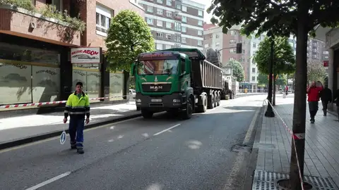 Obras en la Avenida de la Costa Reasfaltado de calles en Gijón