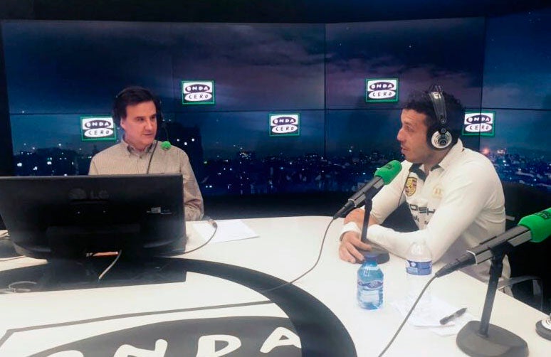 Dani Martín y Pablo Navascués en El Transistor: "Pablo quiere despedirse del boxeo y le voy a cantar mientras entra en el ring 'Hurricane' de Bob Dylan" Dani Martín y Pablo Navascués en El Transistor: "Pablo quiere despedirse del boxeo y le voy a cantar mientras entra en el ring 'Hurricane' de Bob Dylan"