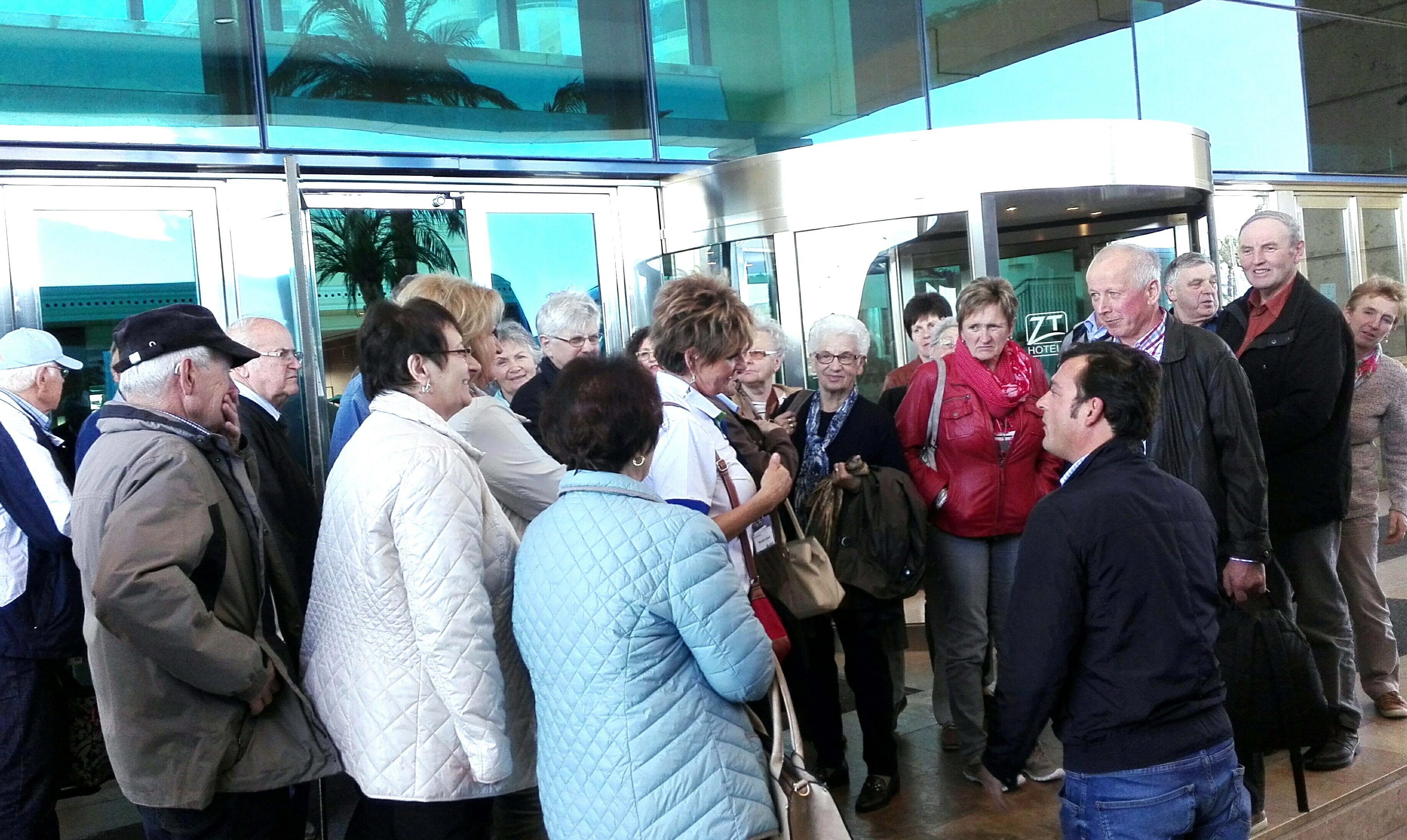 Peñíscola recibe los primeros austriacos de la operativa que llevará a la ciudad a más de 4000 en las próximas seis semanas Peñíscola recibe los primeros austriacos de la operativa que llevará a la ciudad a más de 4000 en las próximas seis semanas