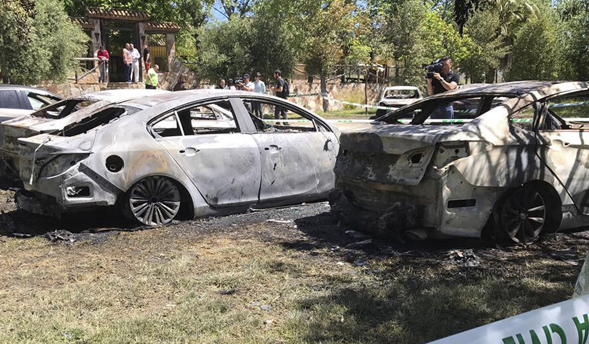 <p>Detenido un taxista por quemar 9 coches de Cabify durante la Feria de Sevilla</p> <p>Detenido un taxista por quemar 9 coches de Cabify durante la Feria de Sevilla</p>