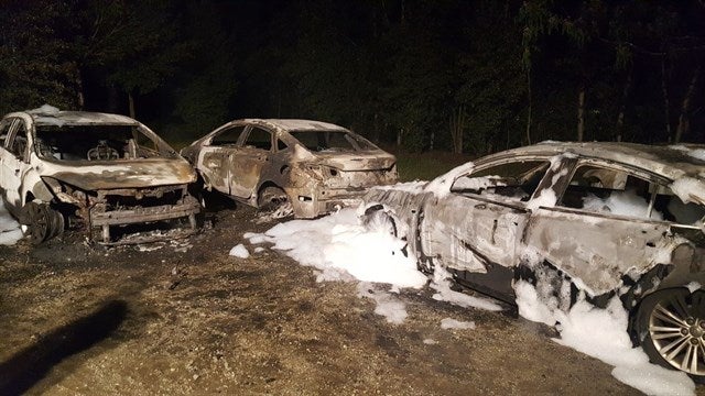 Incendiados en Sevilla nueve coches de Cabify desplazados para "reforzar" los servicios de la Feria Incendiados en Sevilla nueve coches de Cabify desplazados para "reforzar" los servicios de la Feria