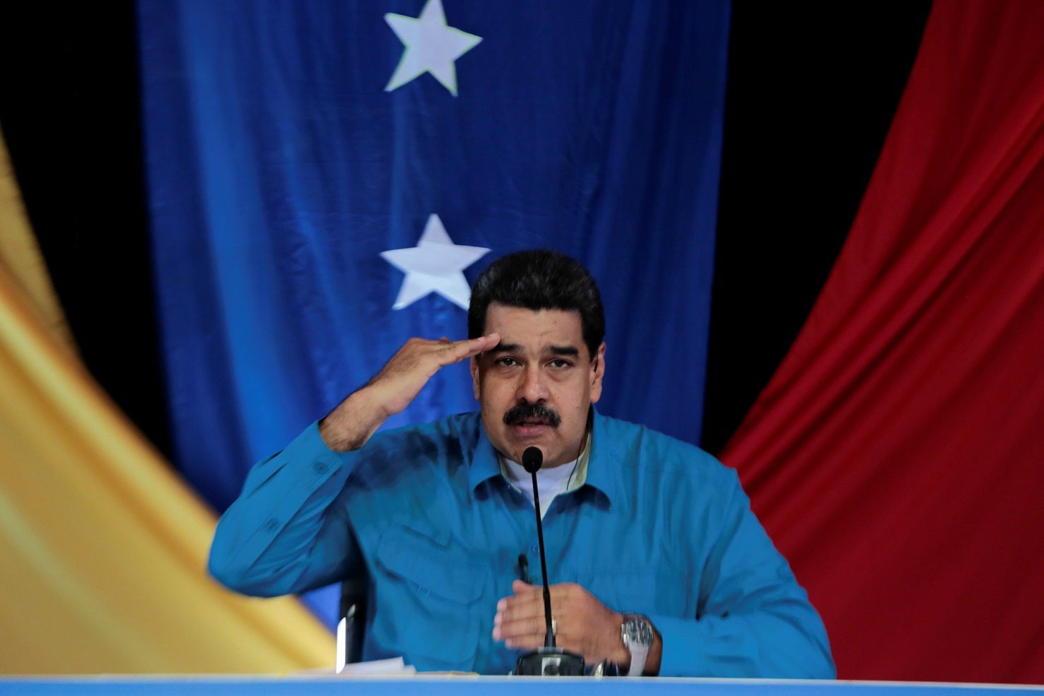 Maduro acusa a Rajoy de permitir la "agresión" al embajador venezolano en Madrid Maduro acusa a Rajoy de permitir la "agresión" al embajador venezolano en Madrid