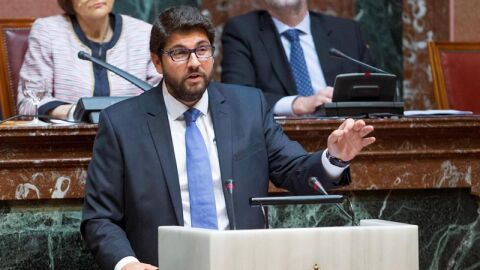Fernando L&oacute;pez Miras en el Parlamento murciano