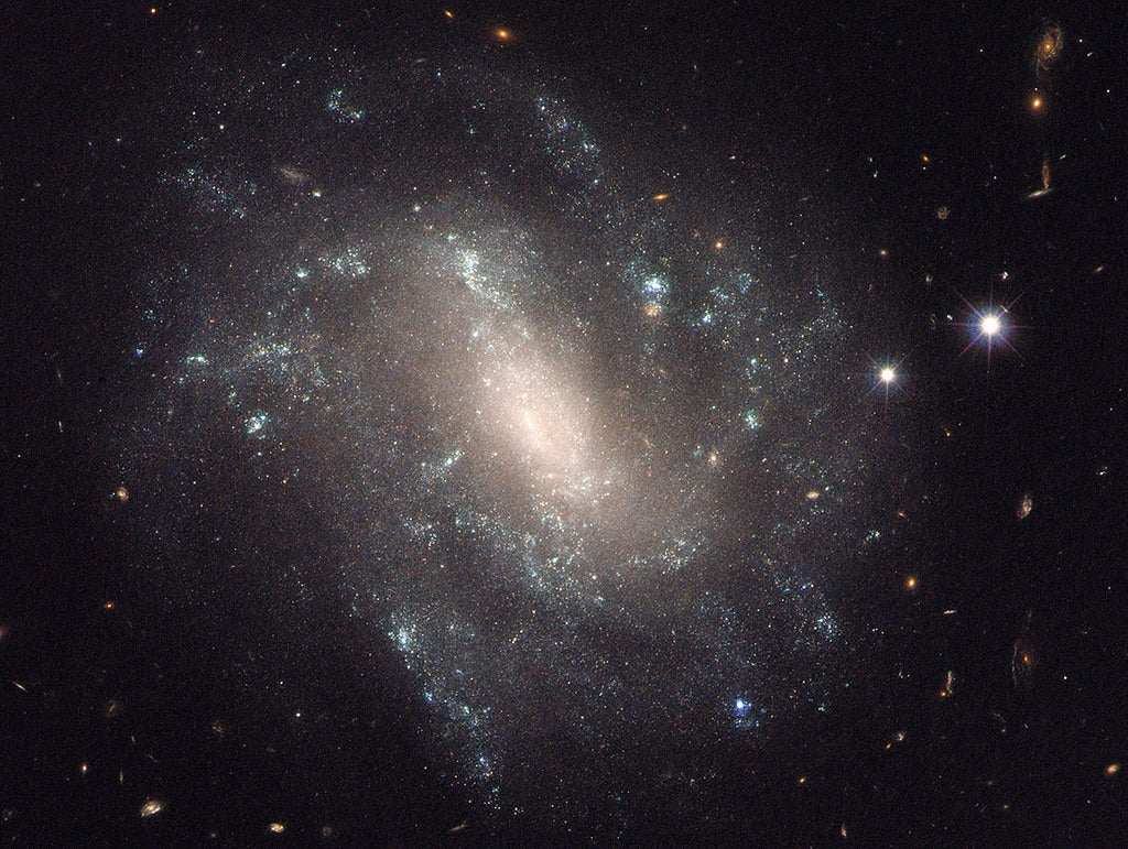 Aparici en órbita: ¿Otros universos son posibles? Aparici en órbita: ¿Otros universos son posibles?