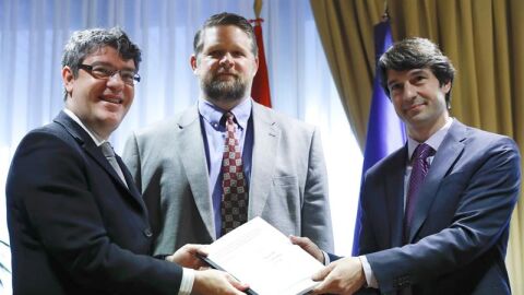 T&eacute;cnicos del MIT y Harvard con el ministro &Aacute;lvaro Nadal