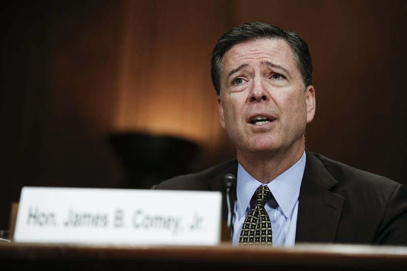 James Comey cree que fue despedido por la presión de la trama rusa sobre Donald Trump James Comey cree que fue despedido por la presión de la trama rusa sobre Donald Trump