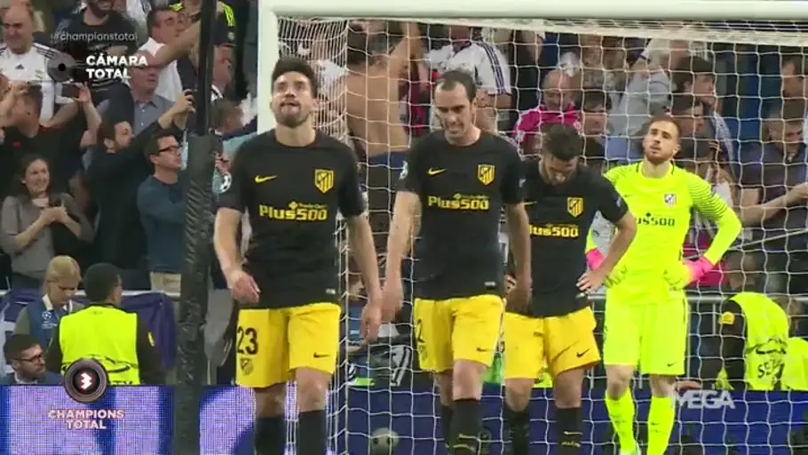 Frame 10.072857 de: Los jugadores del Atlético y Simeone, hundidos con el 3-0 del Real Madrid Frame 10.072857 de: Los jugadores del Atlético y Simeone, hundidos con el 3-0 del Real Madrid