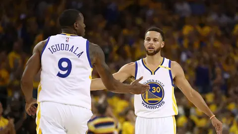 Curry celebra una canasta ante Utah Jazz Curry celebra una canasta ante Utah Jazz