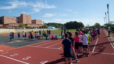 Este centro a&uacute;na a la perfecci&oacute;n la calidad acad&eacute;mica con la formaci&oacute;n del futuro del atletismo provincial seg&uacute;n la diputada delegada del centro, Elena Vicente-Ruiz.