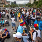 Estudiantes venezolanos se manifiestan contra el gobierno de Nicolás Maduro