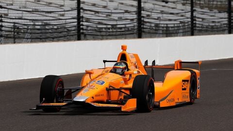 Fernando Alonso, dando sus primeras vueltas al &oacute;valo de Indian&aacute;polis