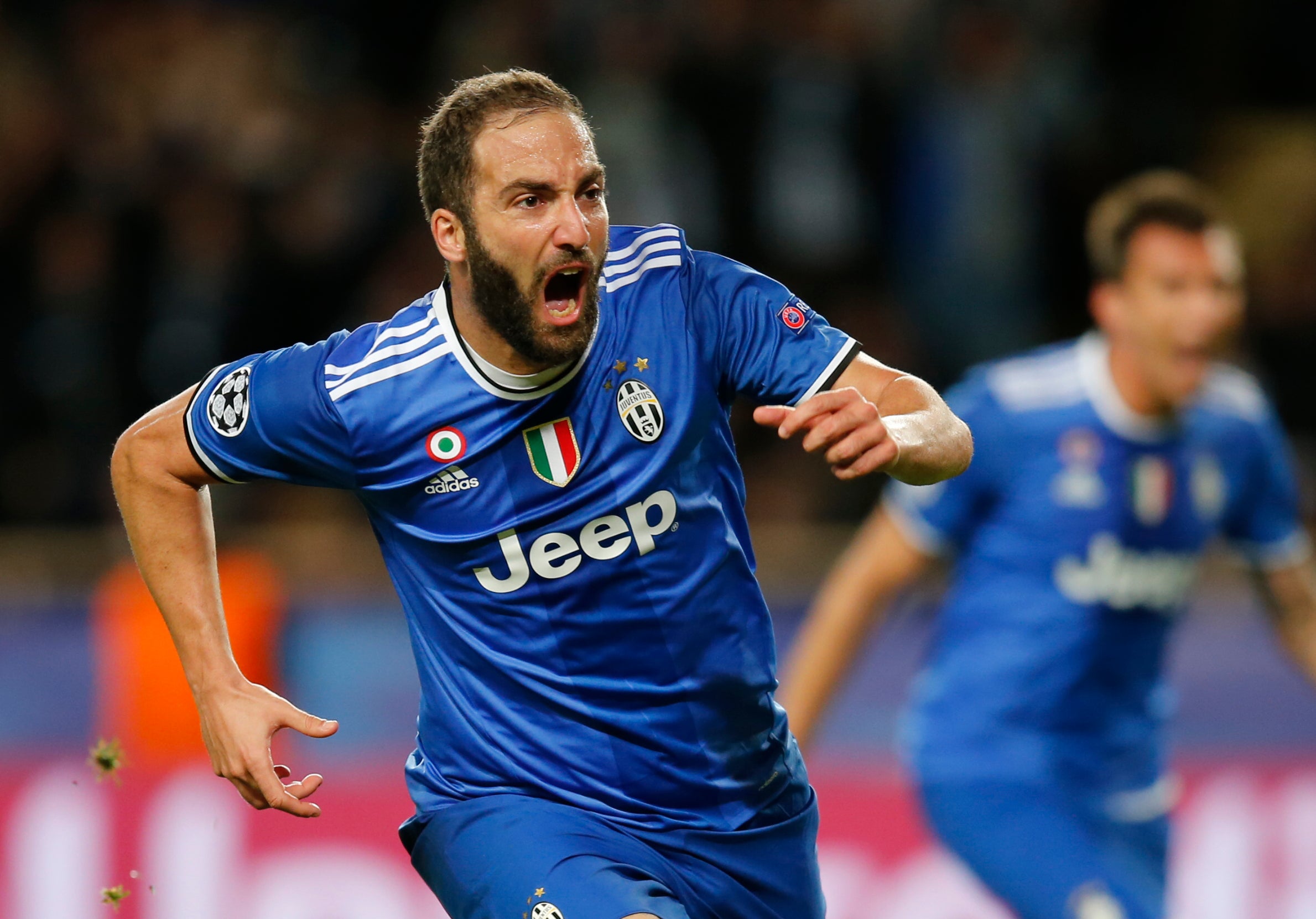 Un doblete de Higuaín pone a la Juventus rumbo a la final de Cardiff Un doblete de Higuaín pone a la Juventus rumbo a la final de Cardiff