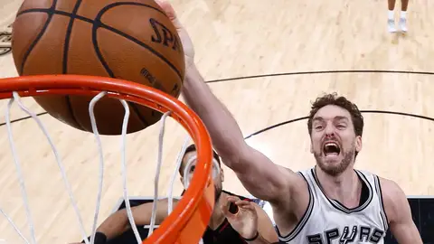 Pau Gasol, ante los Houston Rockets Pau Gasol, ante los Houston Rockets