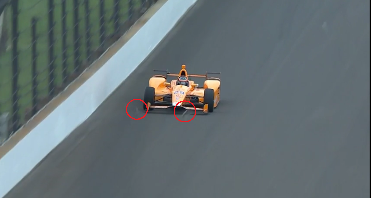 Fernando Alonso desintegra a dos pájaros durante una vuelta a 350Km/h en la IndyCar Fernando Alonso desintegra a dos pájaros durante una vuelta a 350Km/h en la IndyCar