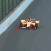 Alonso desintegra a dos pájaros Alonso desintegra a dos pájaros
