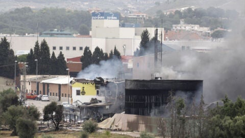 INCENDIO EN UNA PLANTA DE RECICLAJE