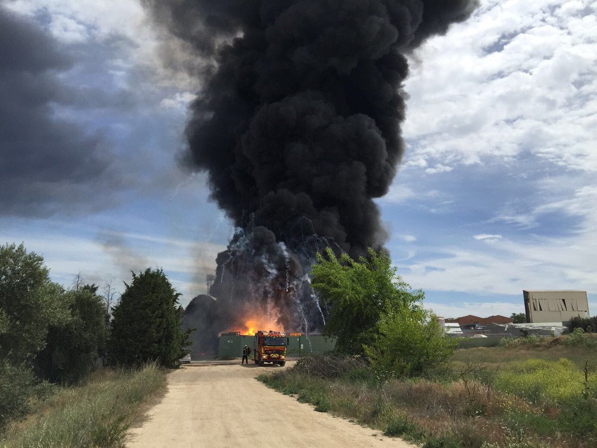 Más de 30 heridos en varias explosiones en una nave de reciclaje de residuos en Arganda del Rey Más de 30 heridos en varias explosiones en una nave de reciclaje de residuos en Arganda del Rey