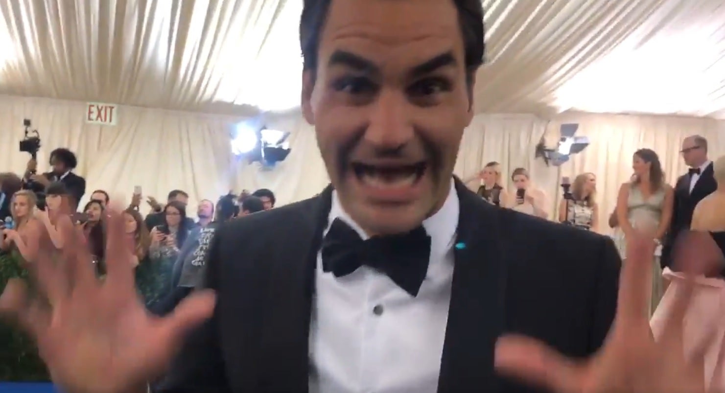 La chaqueta más estrafalaria que Federer se ha puesto en toda su vida... ¡por una buena causa! La chaqueta más estrafalaria que Federer se ha puesto en toda su vida... ¡por una buena causa!
