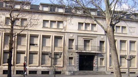  fachada del colegio El Salvador, en la plaza de San Pablo de Valladolid