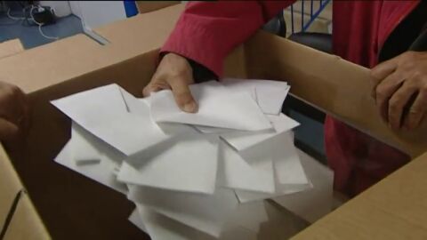 Frame 14.895422 de: La Generalitat licitar&aacute; la adquisici&oacute;n de 8.000 urnas para el refer&eacute;ndum