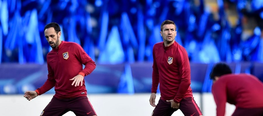 Juanfran y Gabi, durante un entrenamiento con el Atlético de Madrid Juanfran y Gabi, durante un entrenamiento con el Atlético de Madrid