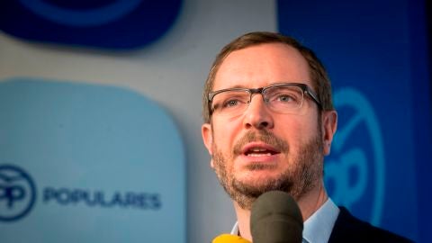 Javier Maroto ante los medios