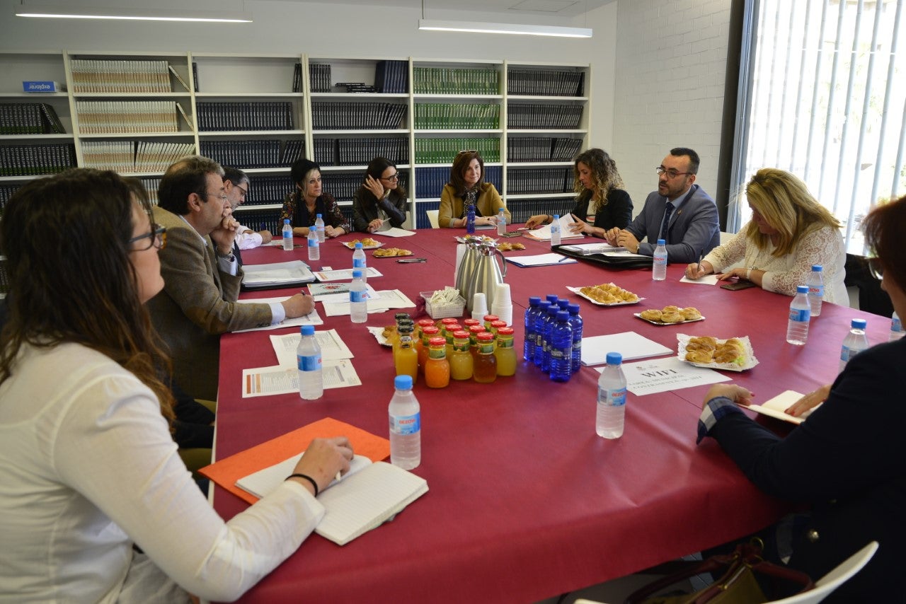 Vila-real impulsarà accions per a prestigiar la Formació Professional del sector ceràmic. Vila-real impulsarà accions per a prestigiar la Formació Professional del sector ceràmic.