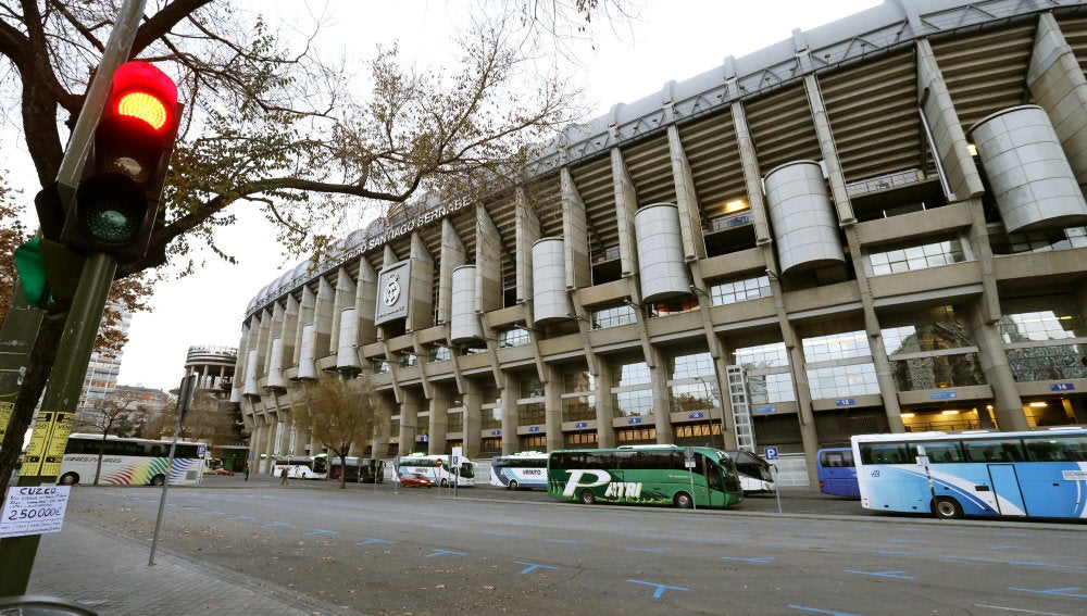 Imagen exterior del estadio Santiago Bernabéu